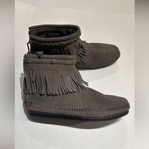 Minnetonka Fringe Suede Ankle Boots in Dark Gray size 10 boho western festival
